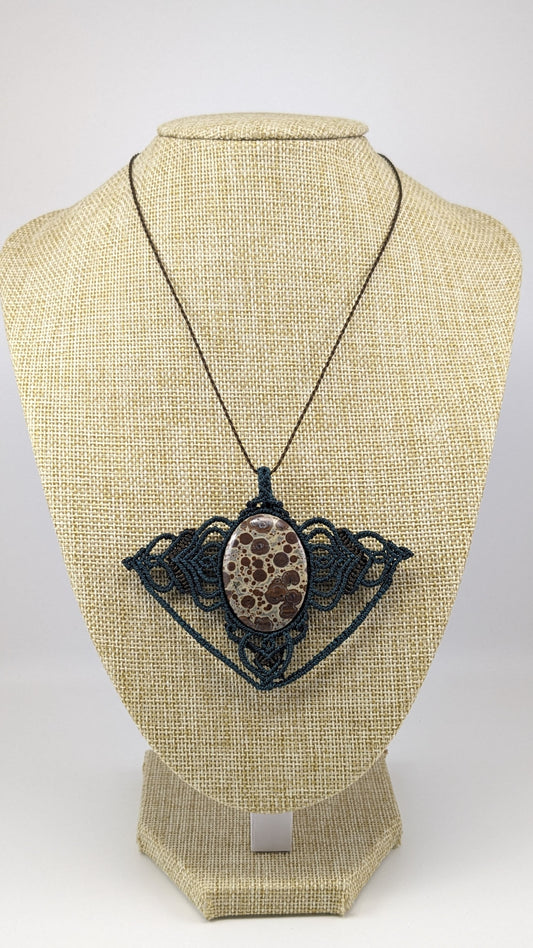 Collier vert et pierre en jaspe orbiculaire