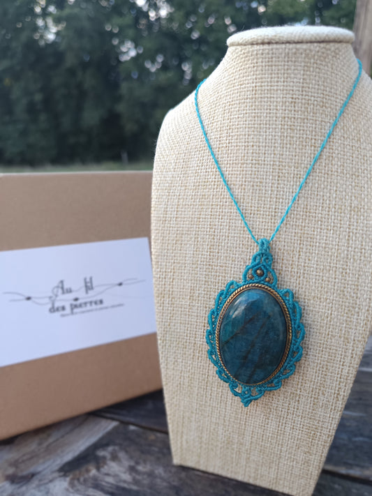 Collier " Camée" - Apatite - Bleu