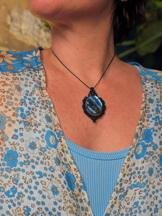 Collier " Camée" - Nacre abalone - Noir