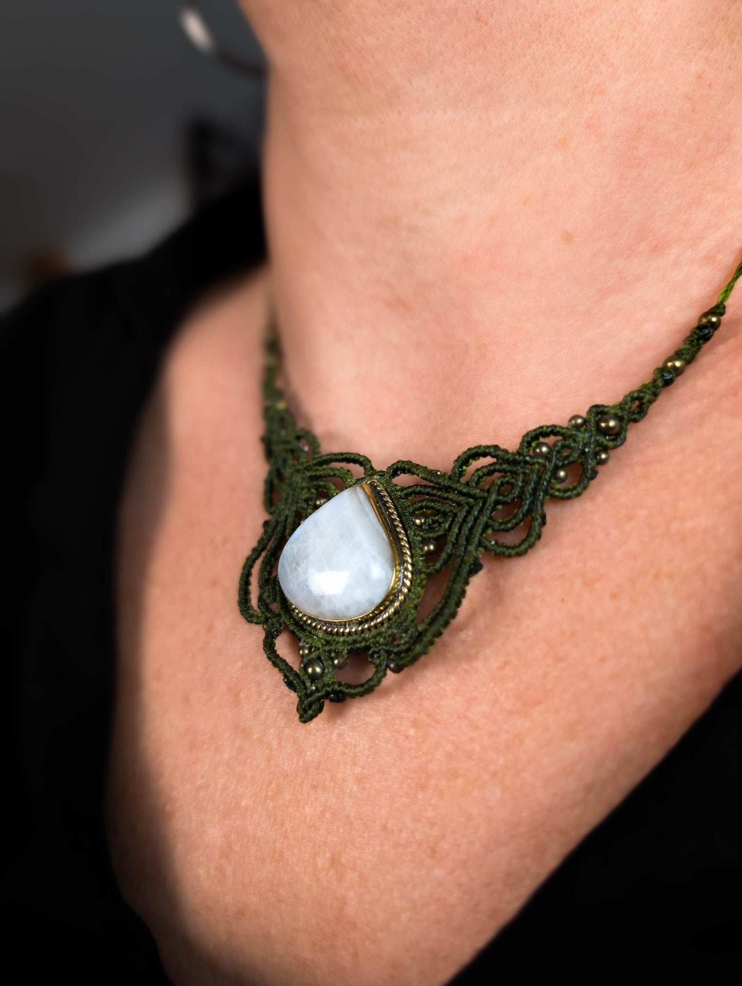 Plastron - Pierre de lune blanche - Vert Kaki