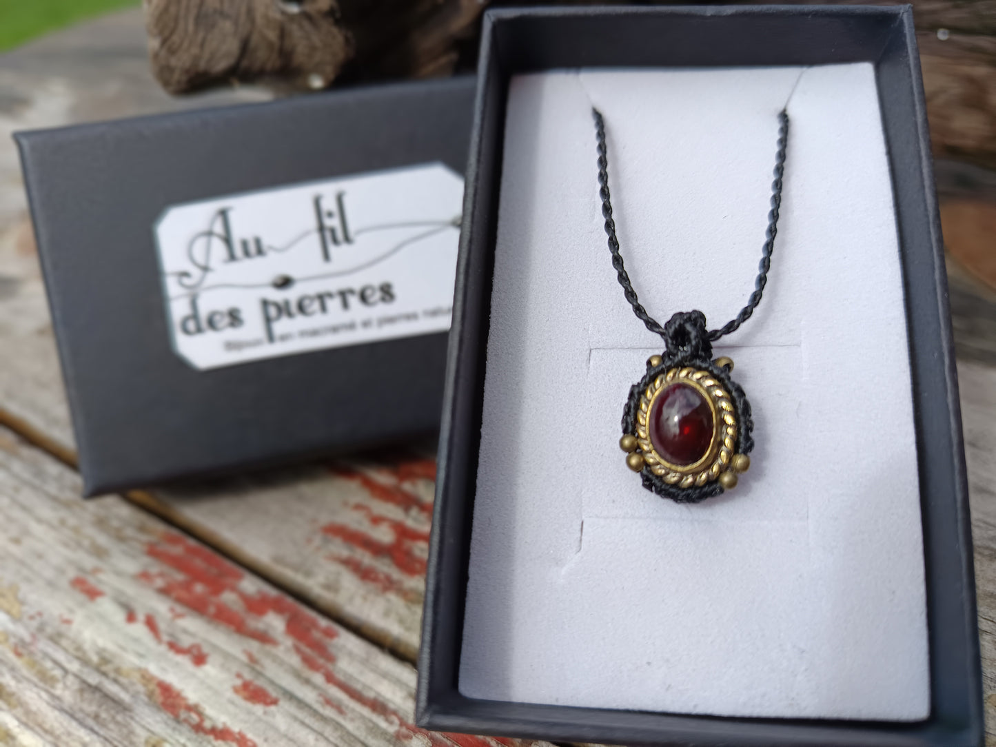 Collier oeil d'Orion - Grenat - Noir