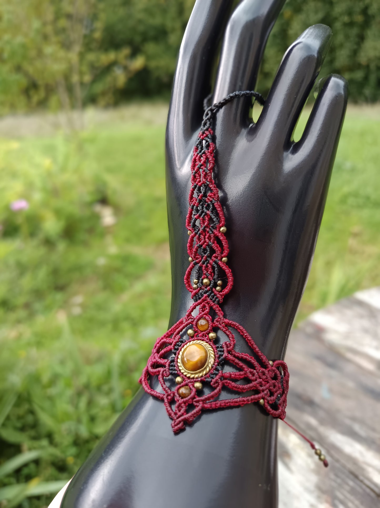 Bijou de main - œil de tigre - Rouge / Noir