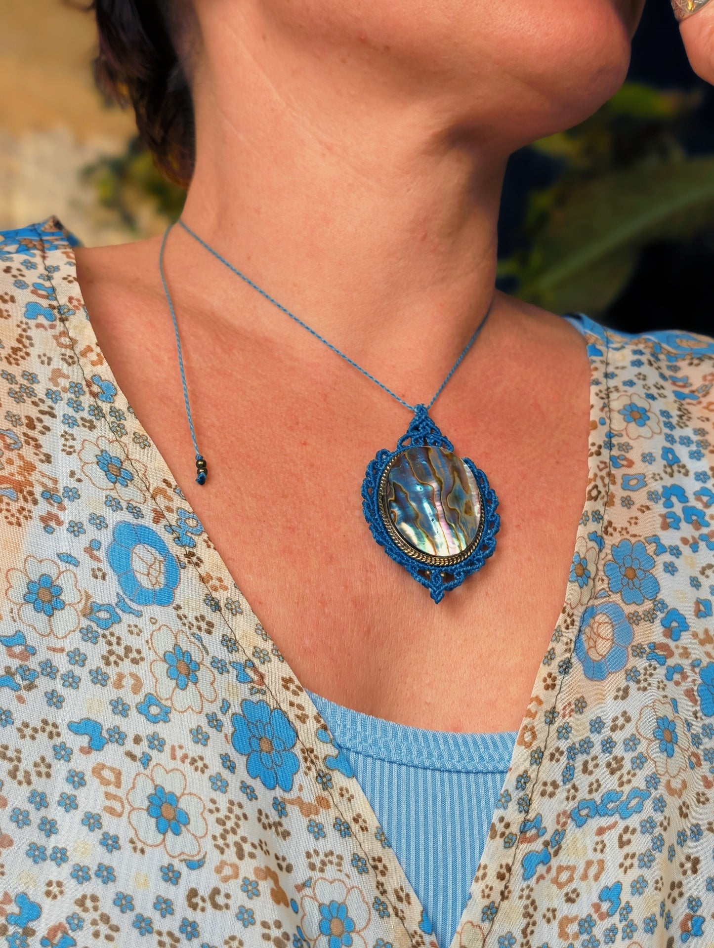 Collier " Camée" - Nacre abalone - Bleu