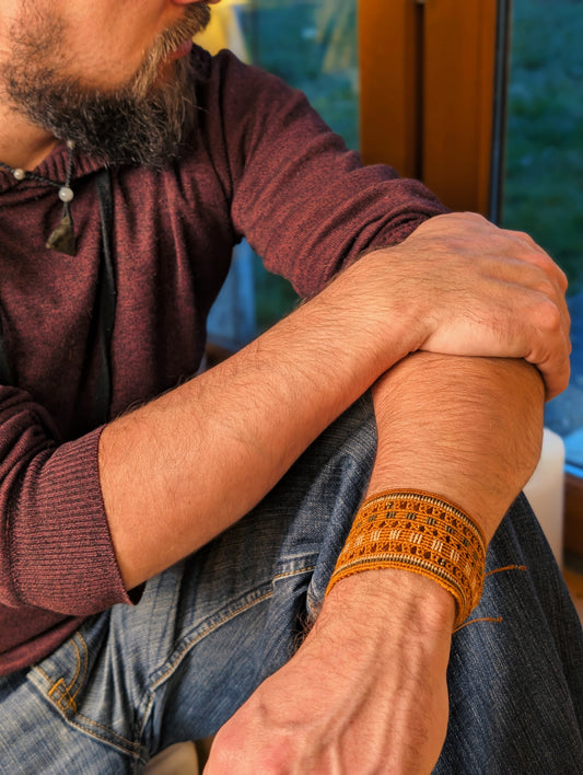 Large manchette ocre