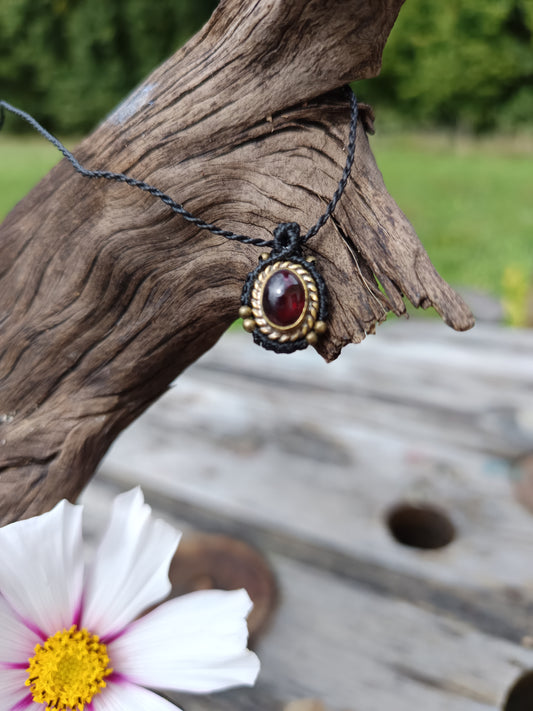 Collier oeil d'Orion - Grenat - Noir