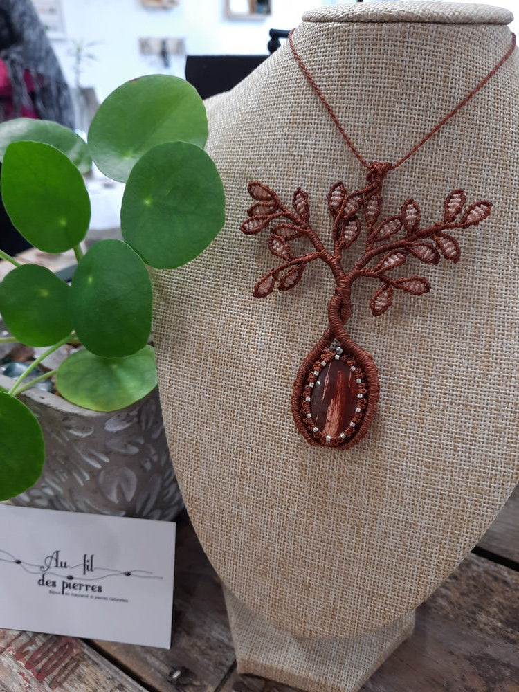 Collier arbre de vie marron et pierre en jaspe rouge