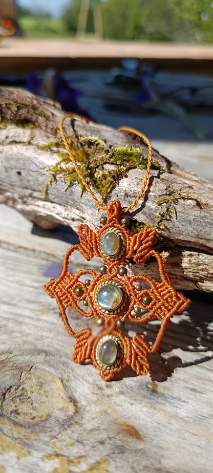 Oxalis -Labradorite  - ocre
