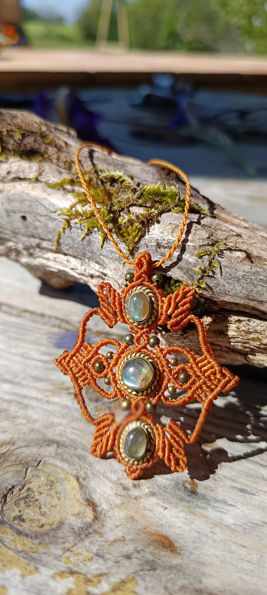 Oxalis -Labradorite  - ocre