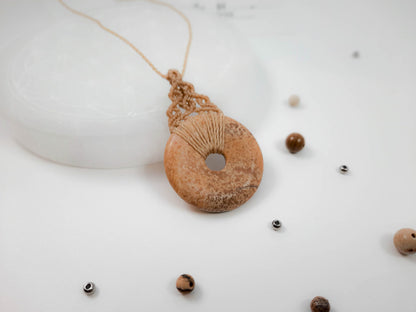 Collier donut beige et pierre en jaspe paysage