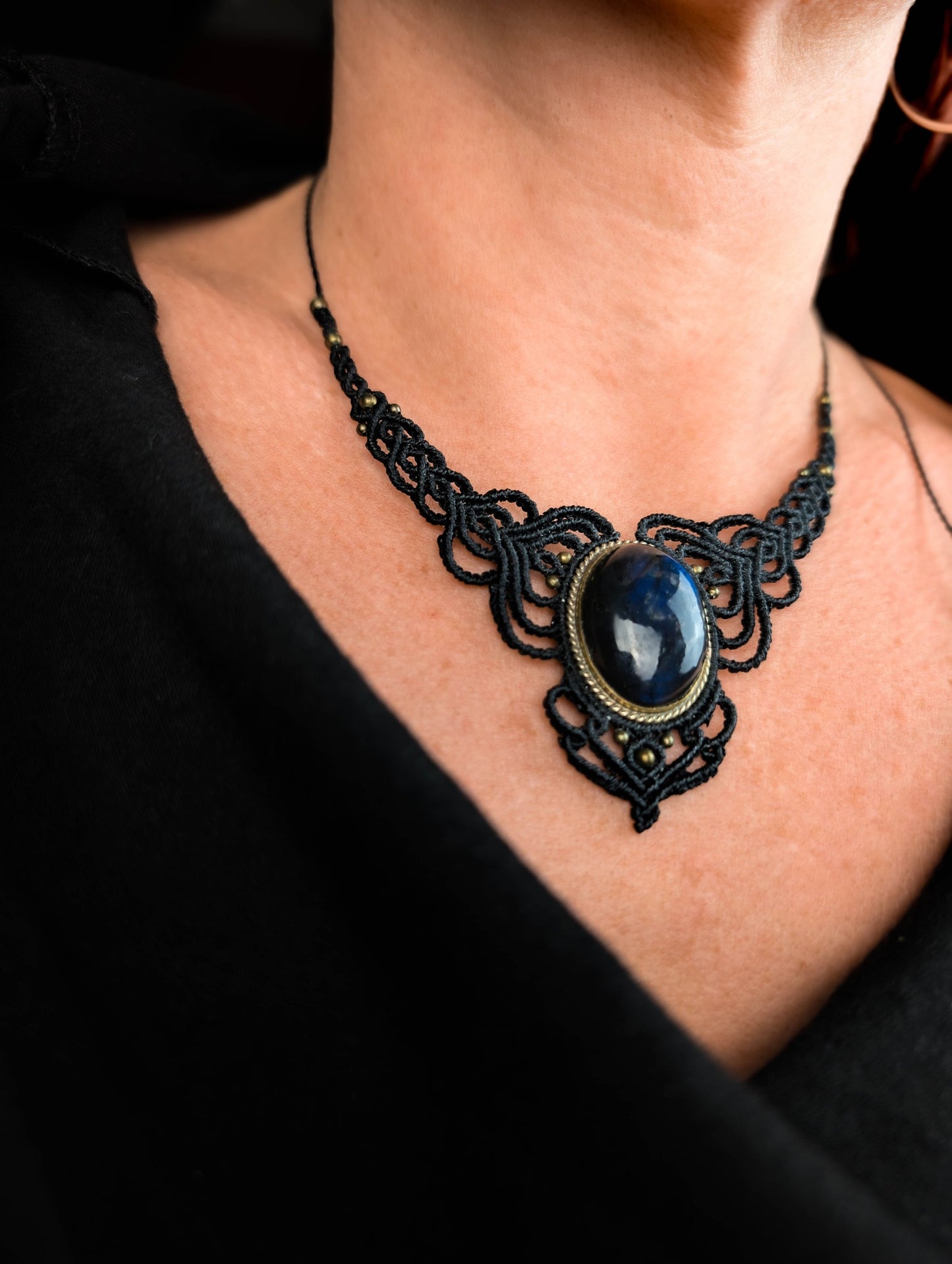 Plastron - Labradorite Ovale - Noir