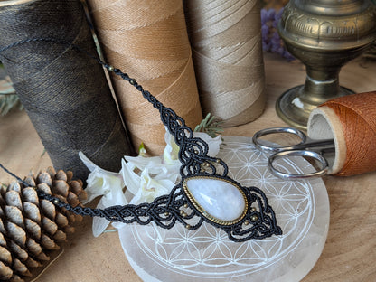 Plastron - pierre de lune blanche