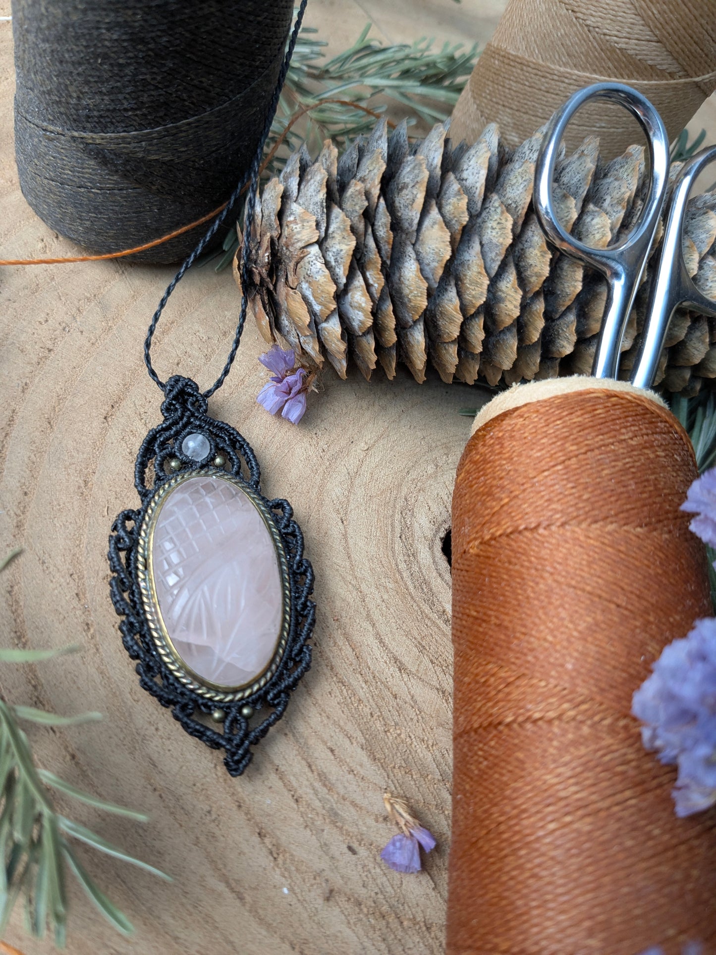 Collier " Camée" - Quartz rose Gravé - Noir