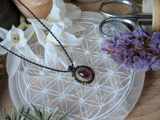 Collier oeil d'Orion - Grenat - Noir