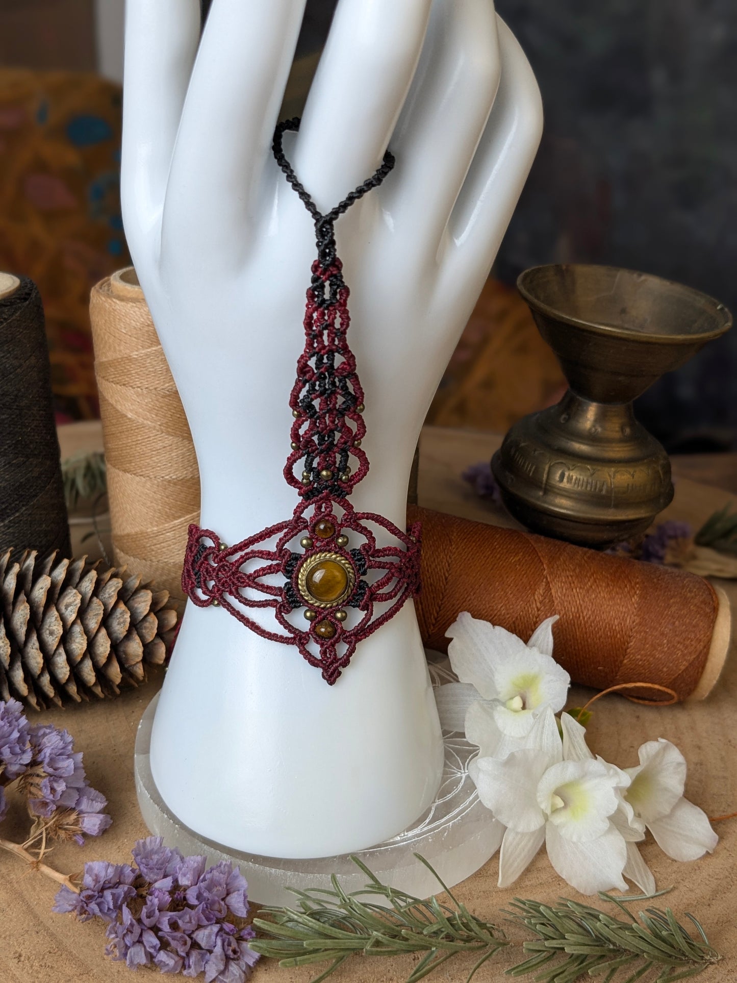 Bijou de main - œil de tigre - Rouge / Noir