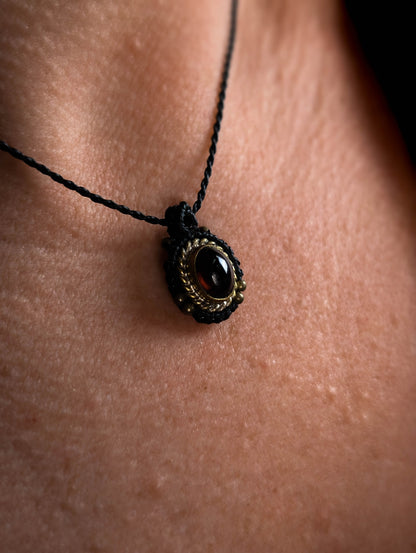Collier oeil d'Orion - Grenat - Noir