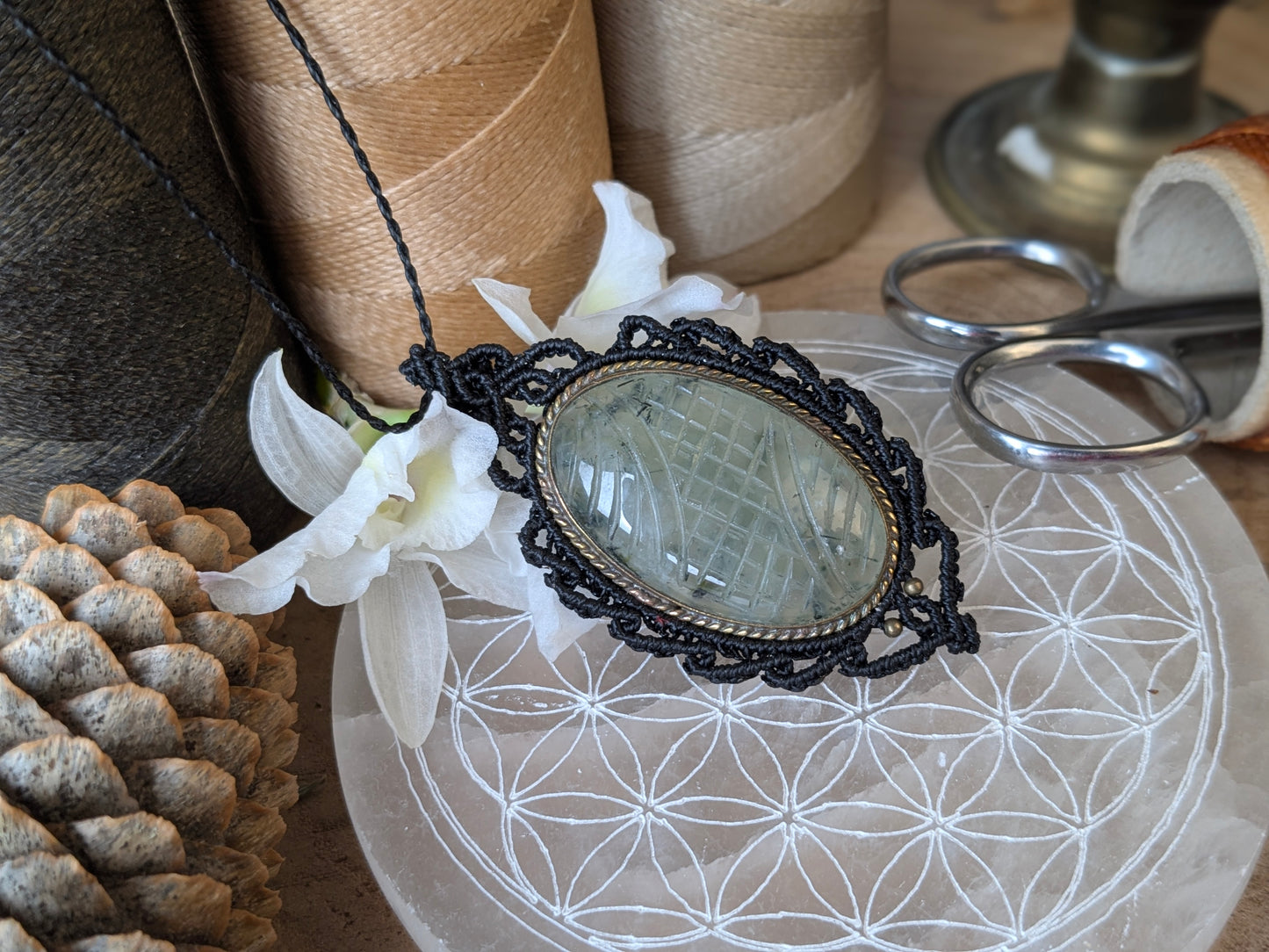 Collier " Camée" - Prehnite - Noir